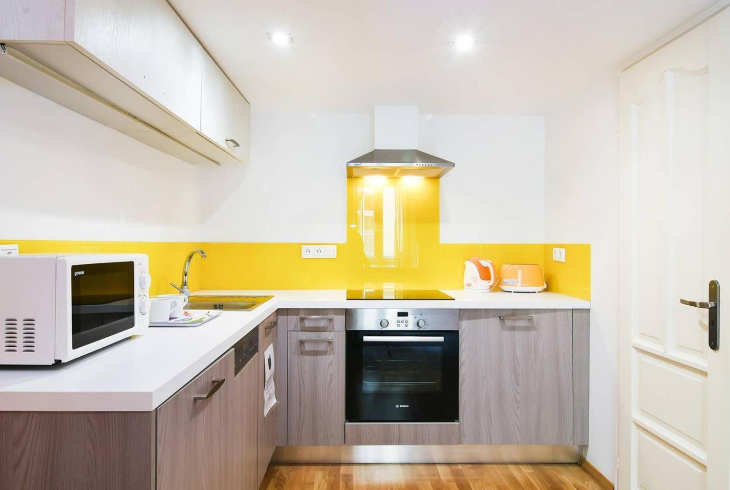 Central & Colorful Studio With Air Conditioning Budapest Exterior photo