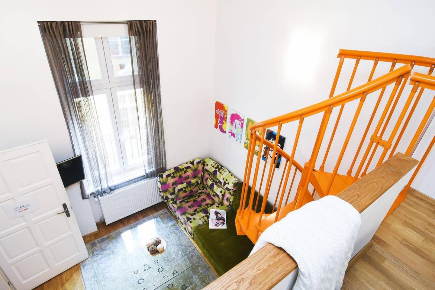 Central & Colorful Studio With Air Conditioning Budapest Exterior photo